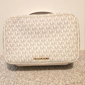 Michael Kors Jet Set Travel Large Toiletry Bag